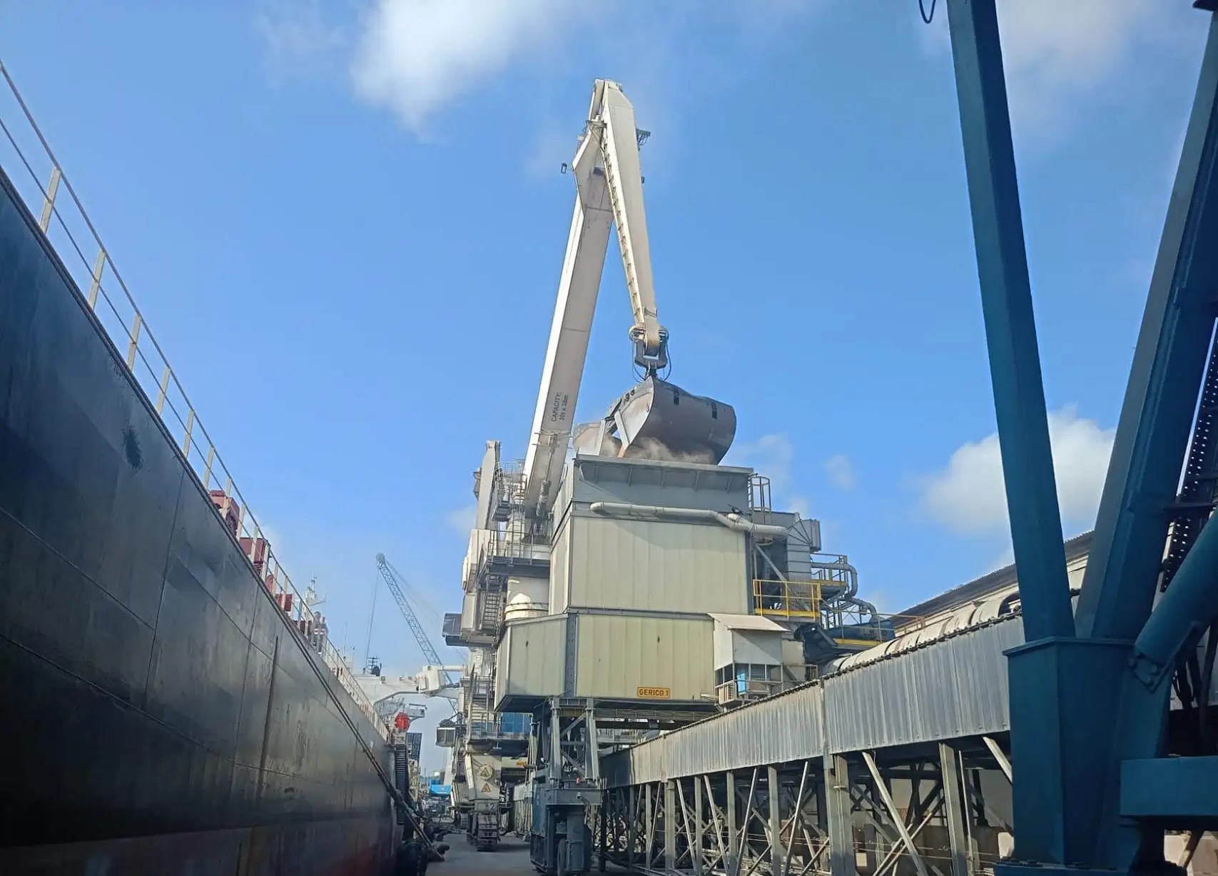 Cargo being loaded from ship to truck – Mercury Marine Services